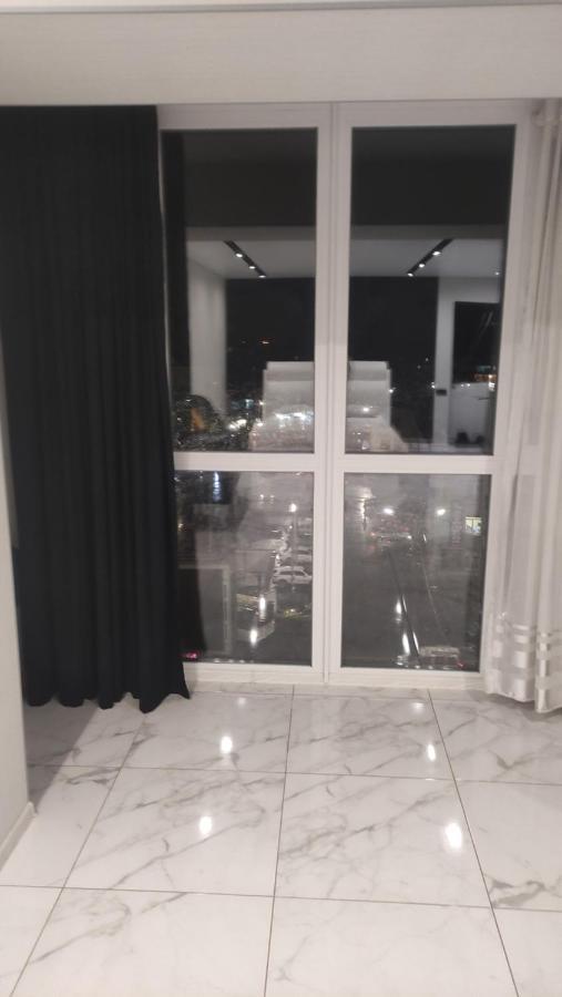 Vip Апартаменты. Центр, Проспект Мира 35 Kryvy Rih Extérieur photo